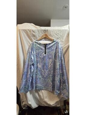 Beautiful Lite Paisley New Women's Golf Style Top
